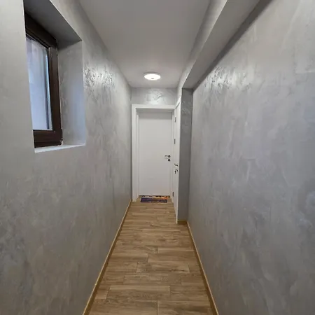 Apartamento 4 *